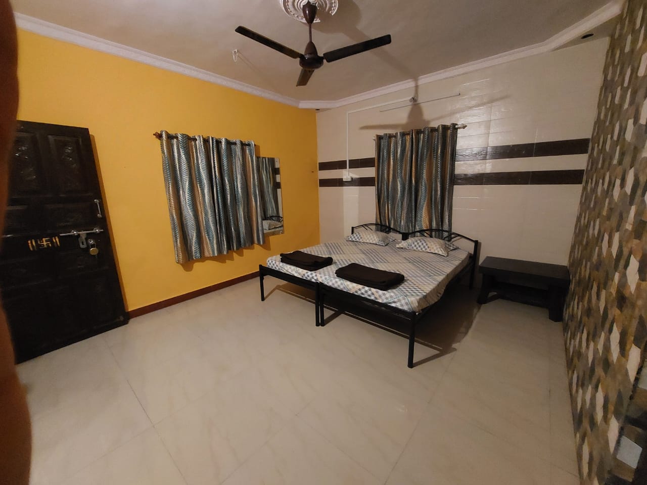 Deluxe Room AC