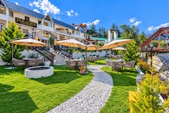 PARADISE-The Whitehouse Cafe (A Riverside Retreat), Manali