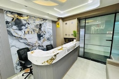 Hotel Lee Town, Bavla
