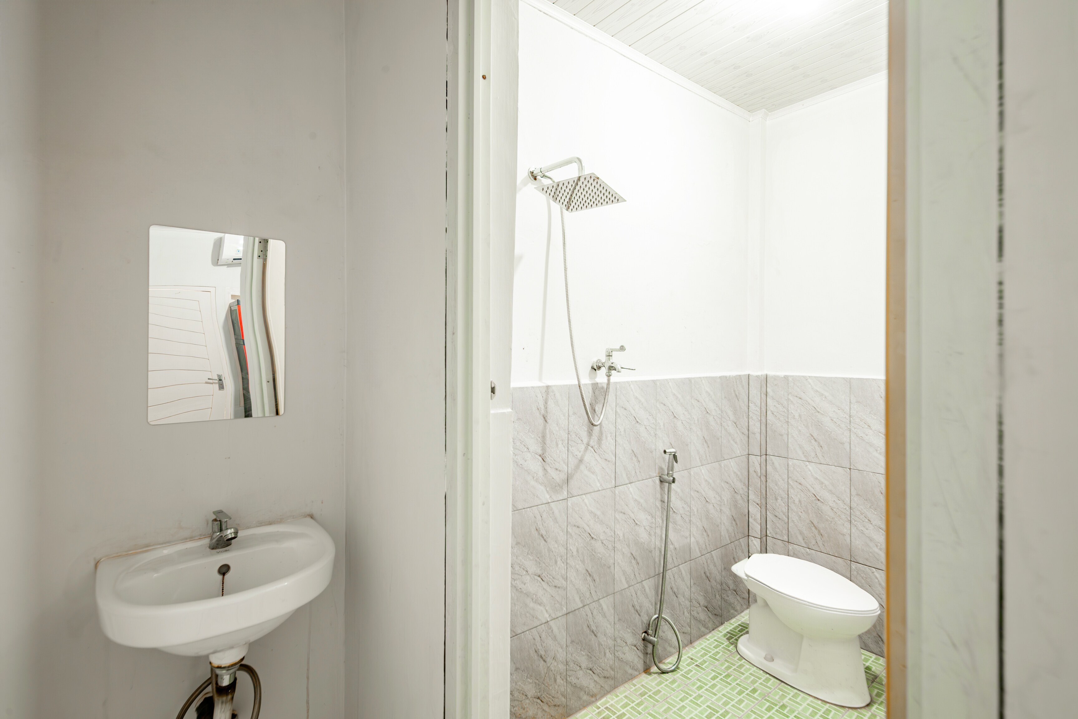 OYO 93630 Wongso Residence Syariah - Tap to explore photos