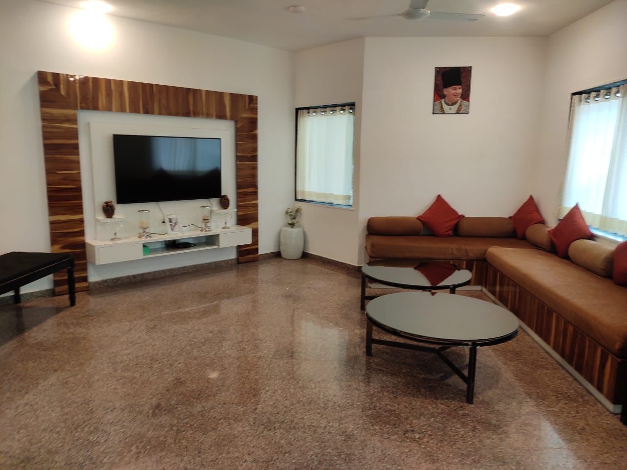 4BHK lonvla bunglow rs1000ph - Tap to explore photos