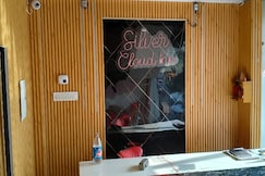 Silvercloudinn, Ayodhya