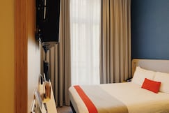 Holiday Inn Express London Victoria,  London