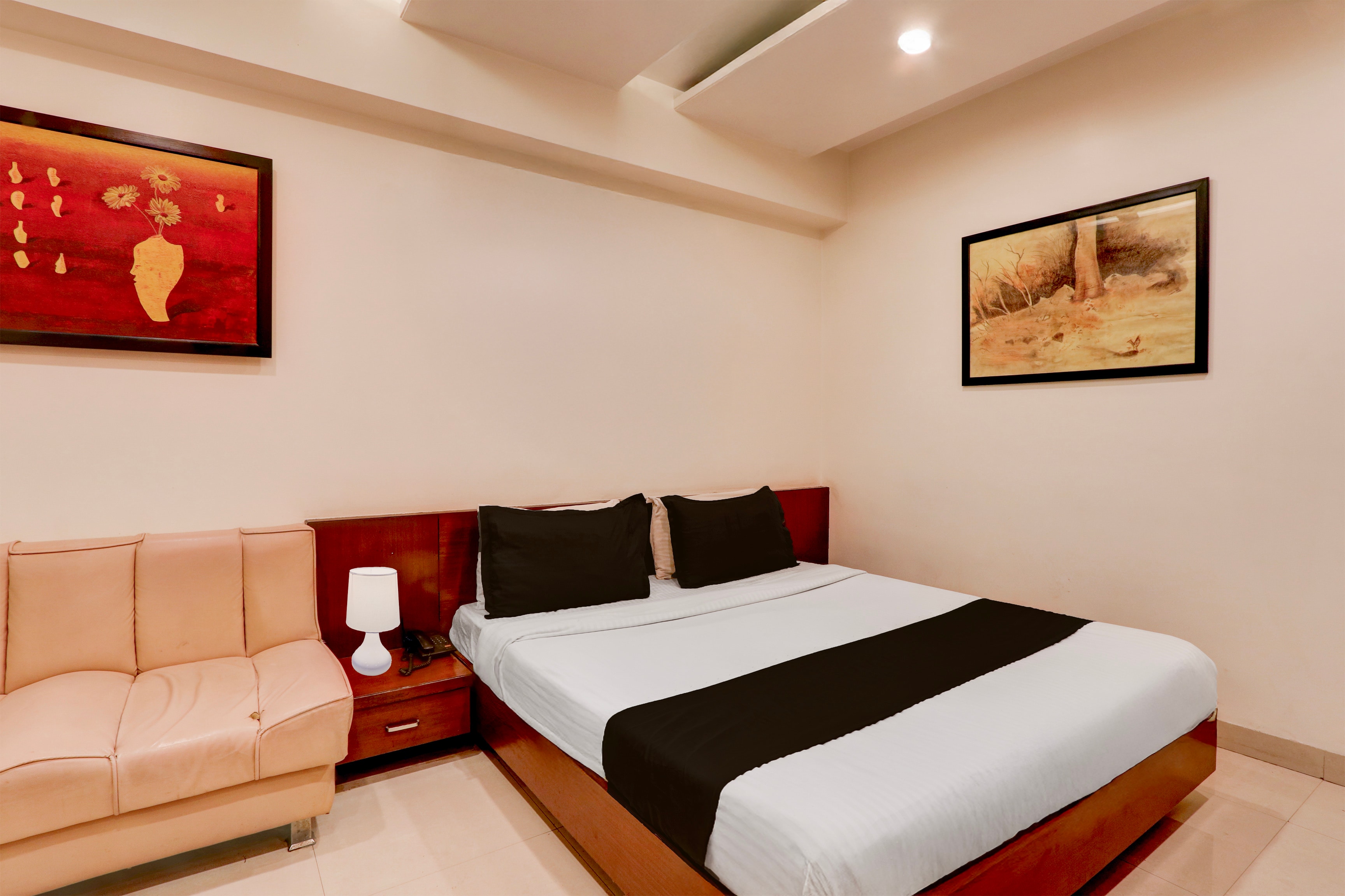 Super Townhouse Oak Ramdaspeth Downtown 2