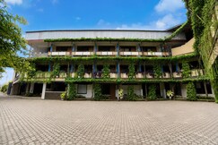 Townhouse Oak Hotel Lestari, Jember