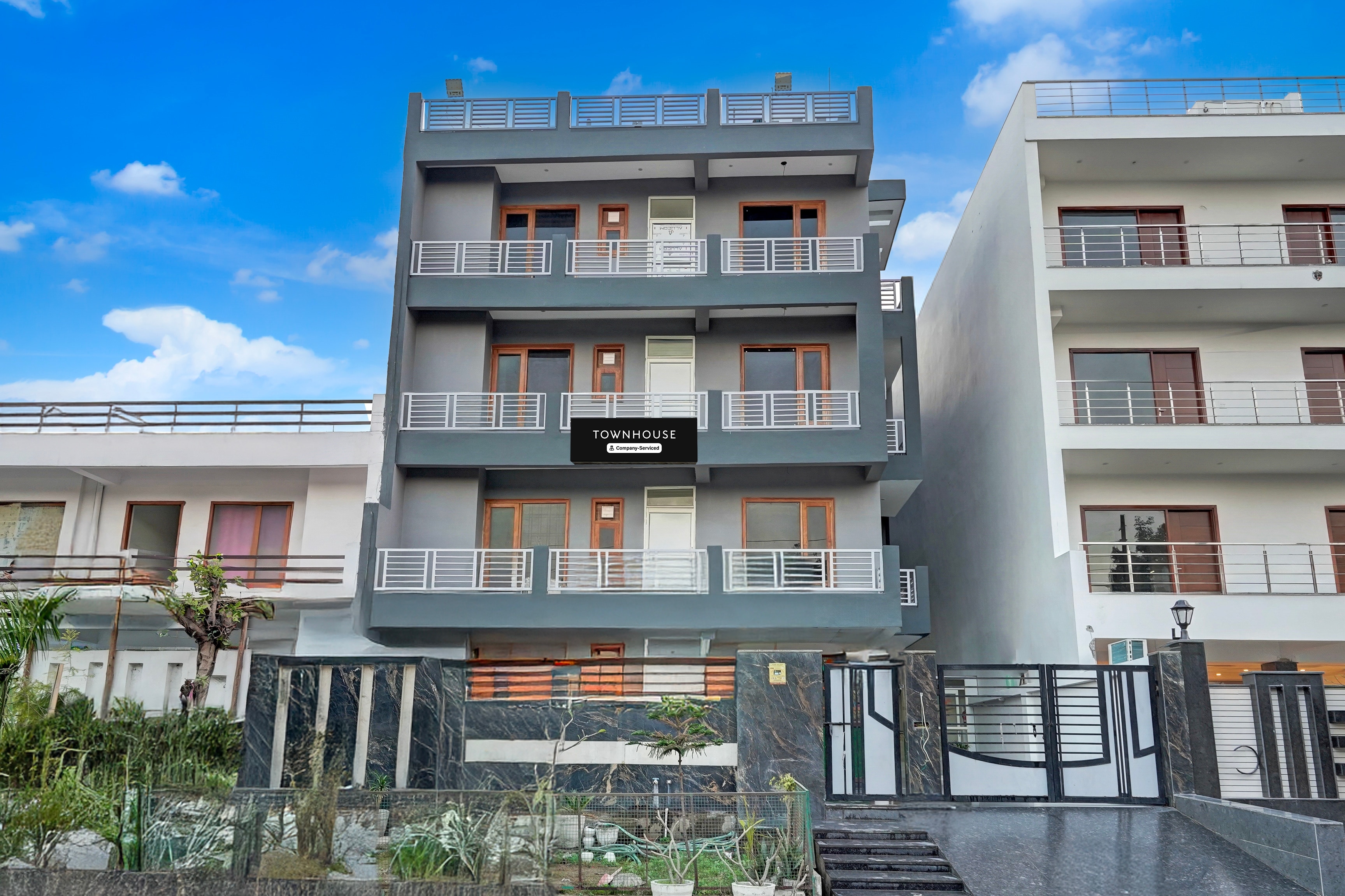 Super Townhouse Sector 135 Noida - Tap to explore photos