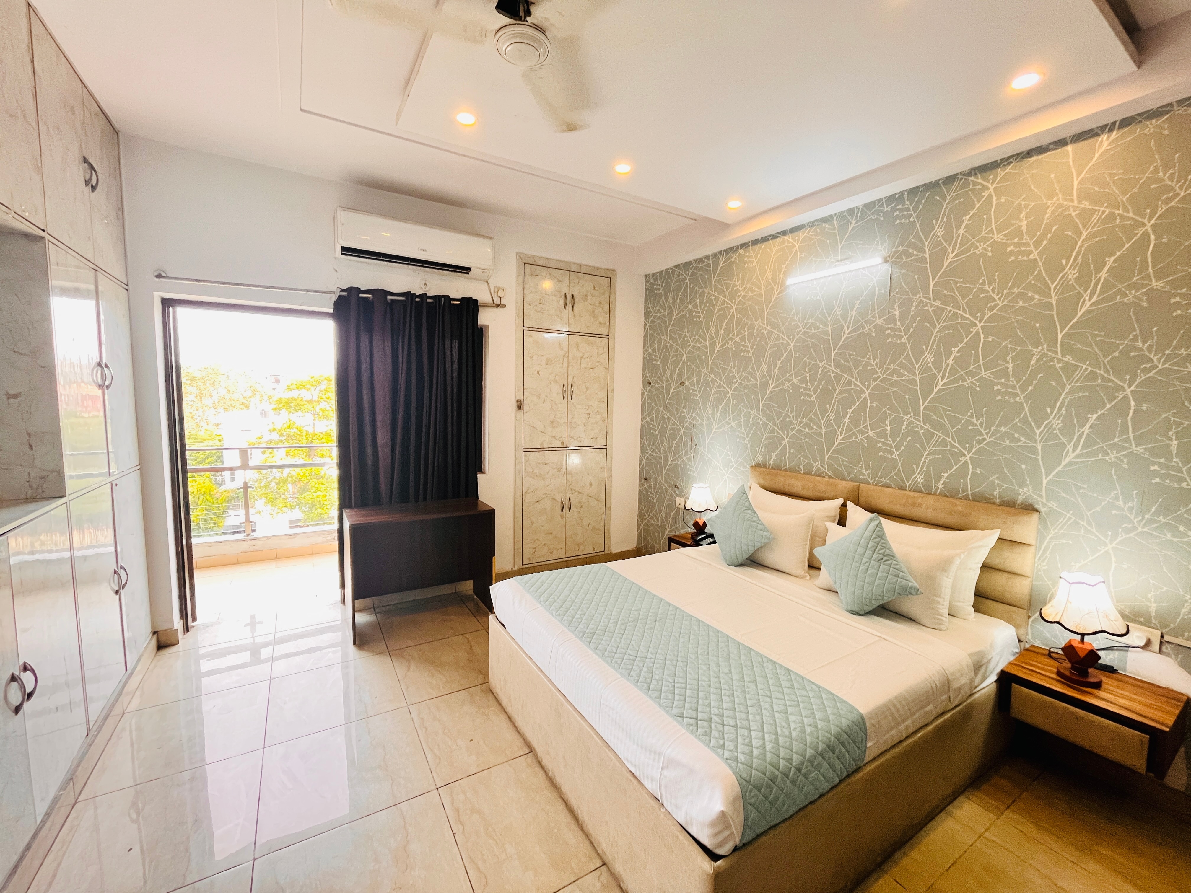 Hotel Comfort Inn Noida near Sector 18 - Tap to explore photos