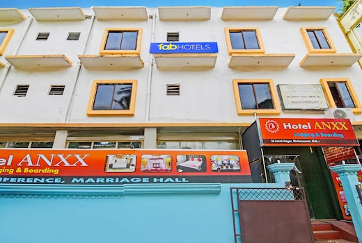 FabHotel Anxx - Near Railway Station & Raj Mahal Square