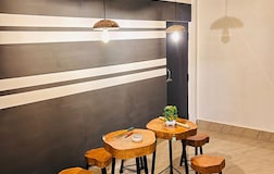 BLACK AND WHITE STUDIO APARTMENT 