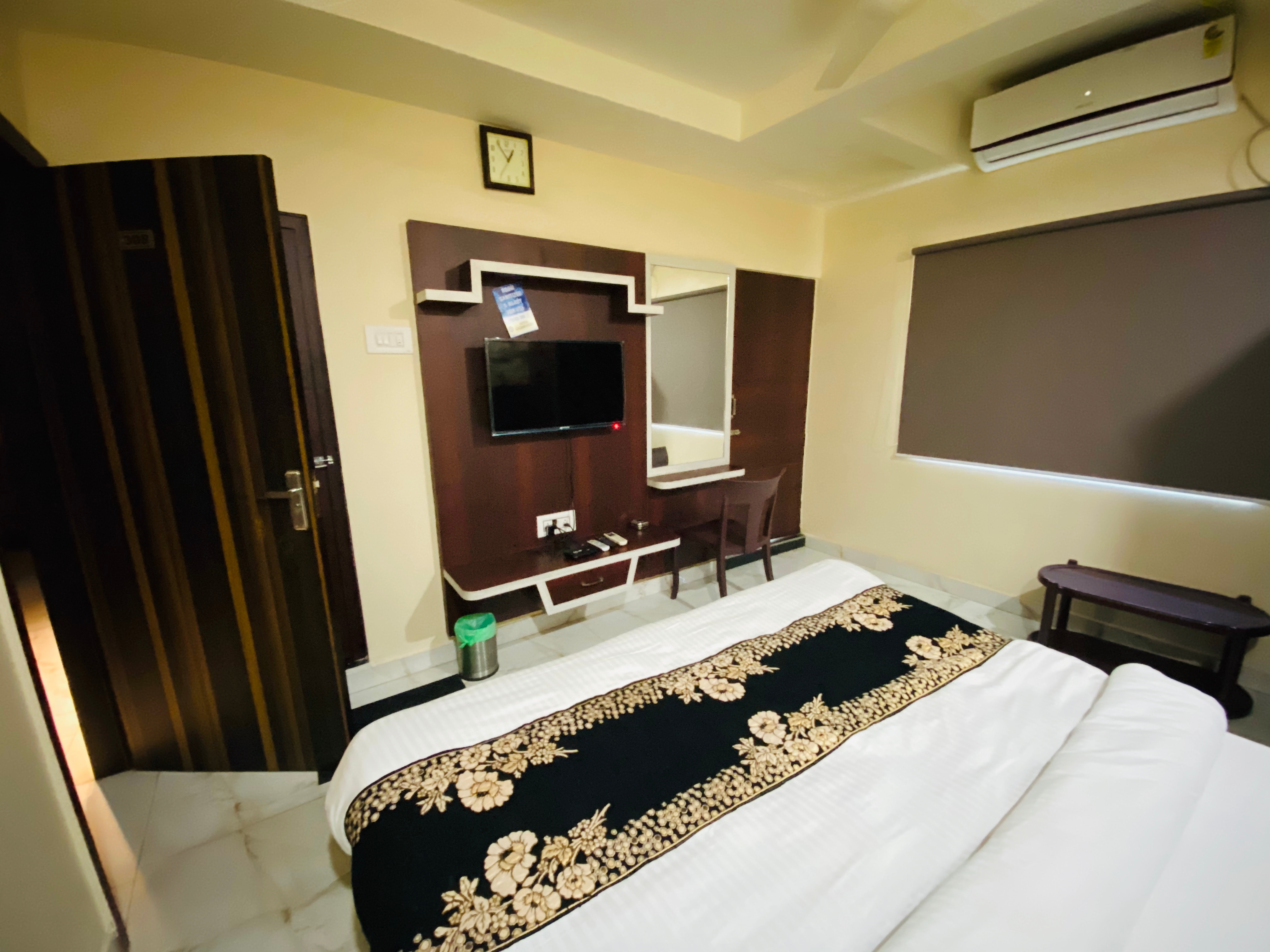 HOTEL GOLDEN FIESTA - Tap to explore photos