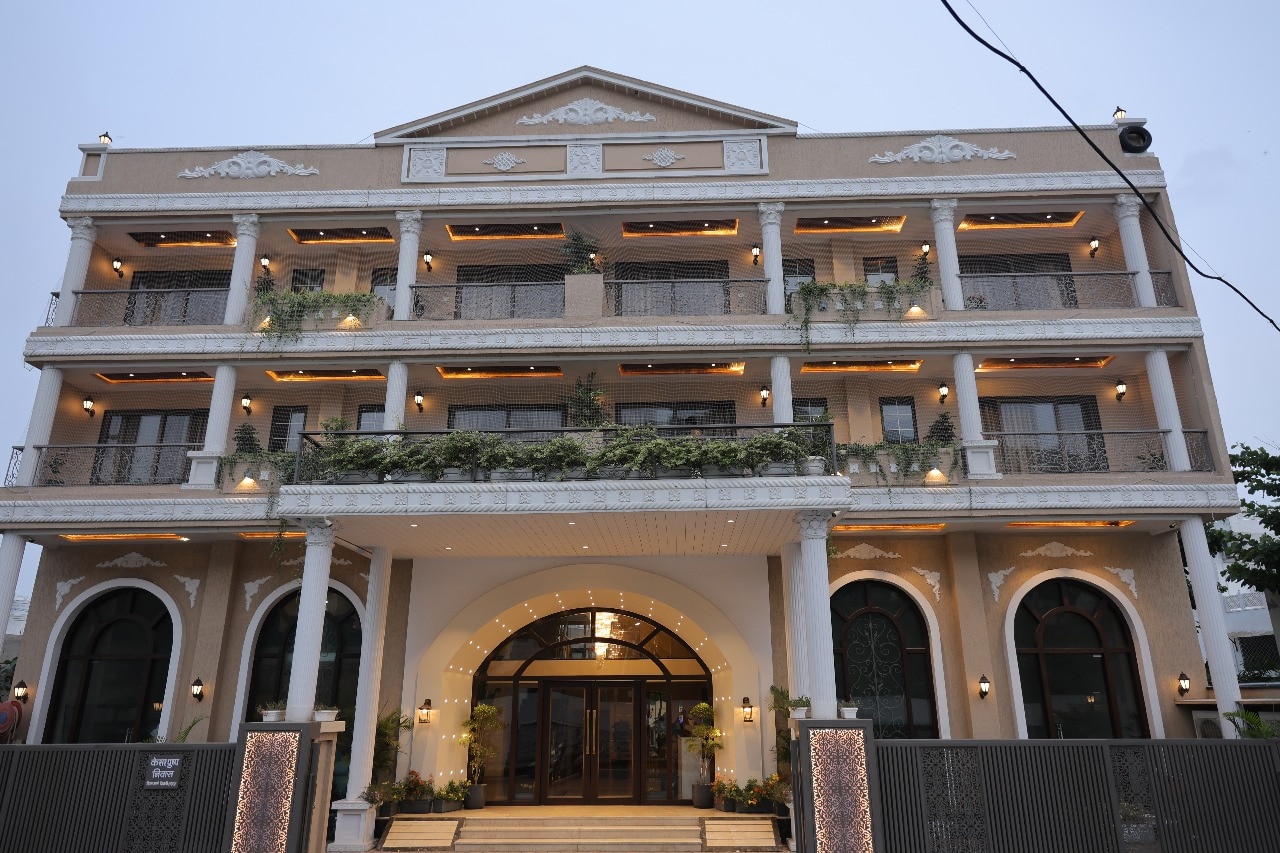 Grandeur Boutique Staycation - Tap to explore photos