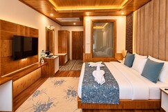 The Rudra Grand (400 Mtrs away From Mall Road), Manali