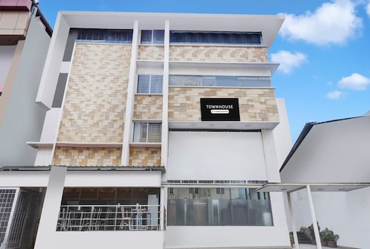 Super Townhouse City Center Near Mysore Palace Formerly Aavass Inn