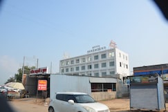 Hotel Paramount, Dhandhuka