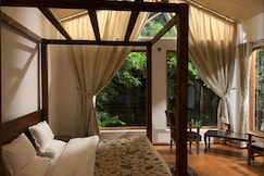 Nigeen Vista Lakeside Chalet, Srinagar