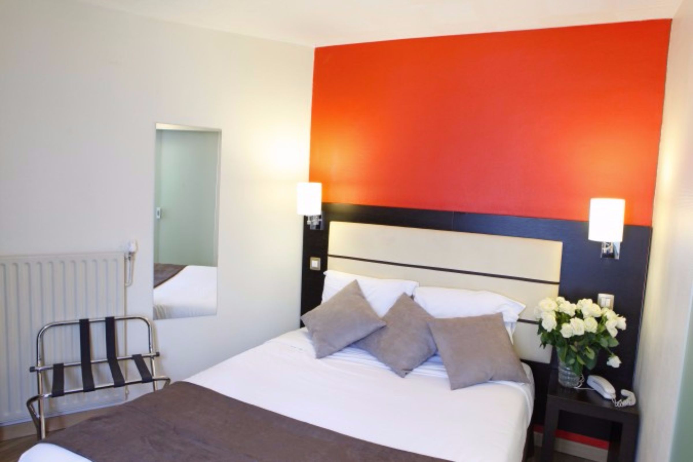 SURE HOTEL BY BEST WESTERN PARIS GARE DU NORD - Tap to explore photos