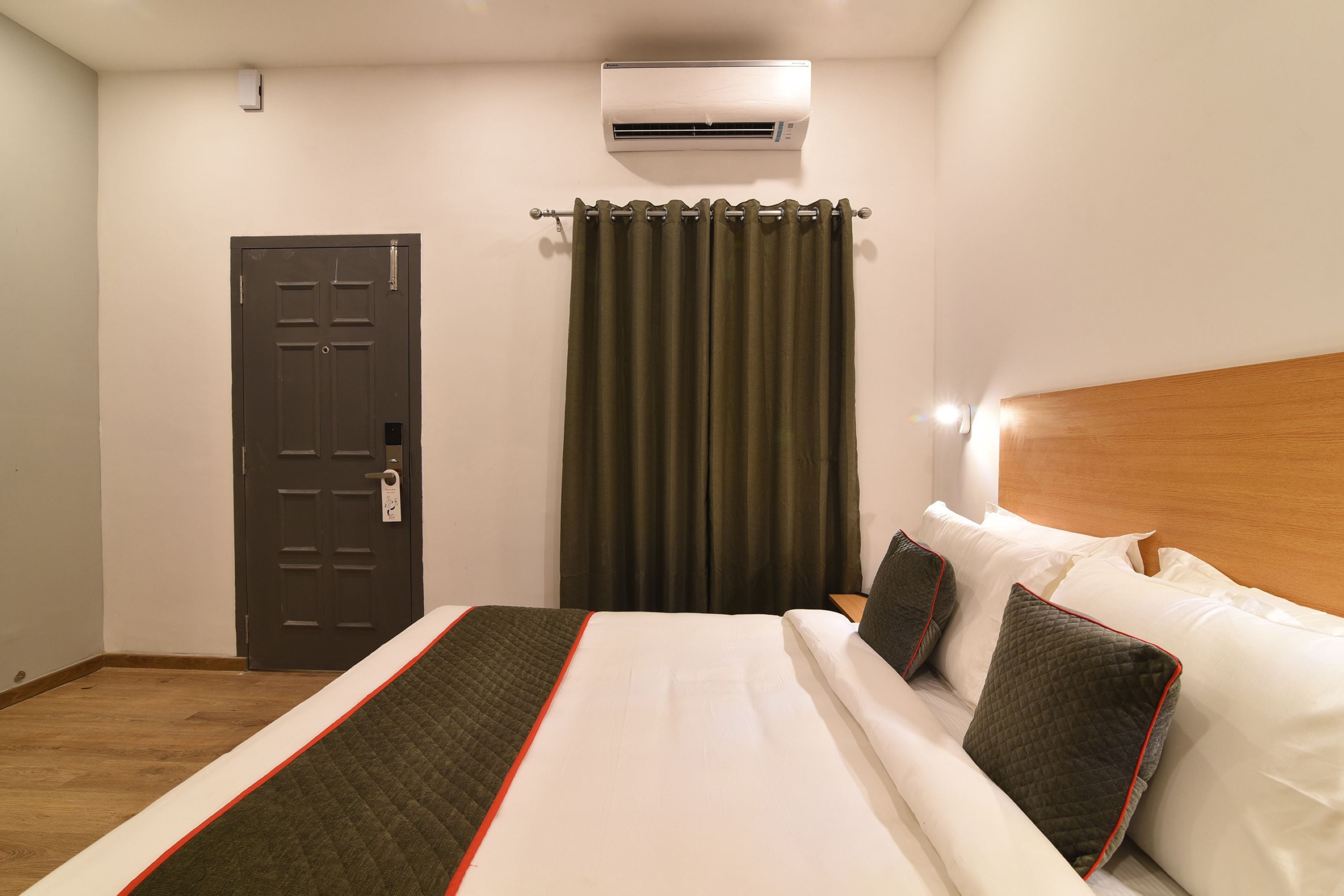 Super Townhouse Royapettah Near U.S Consulate - Tap to explore photos