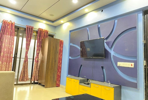 Aarya Stays Luxurious 2bhk with Car Parking Next to Viviana Mall