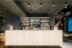 CENTURY OLD TOWN MGALLERY, Prague