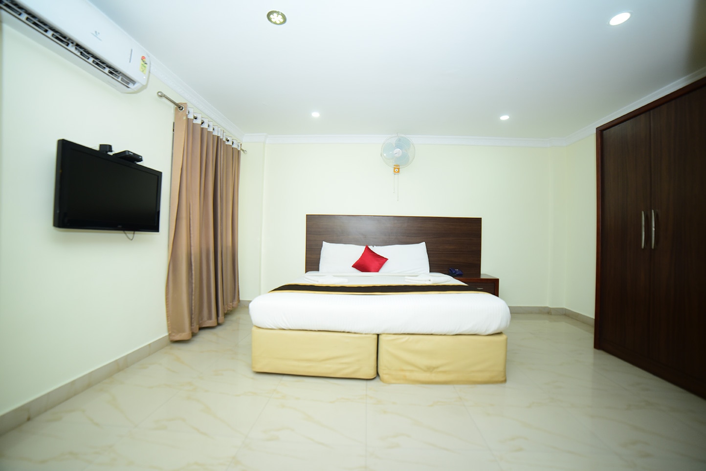SHANTHI CASTLE INTERNATIONAL PREMIUM HOTEL - Tap to explore photos