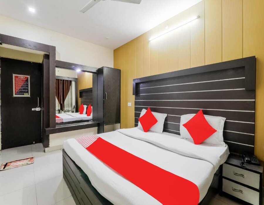 Hotel Samrat - Tap to explore photos