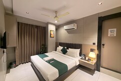 HOTEL LUXE ROOMS, Surat