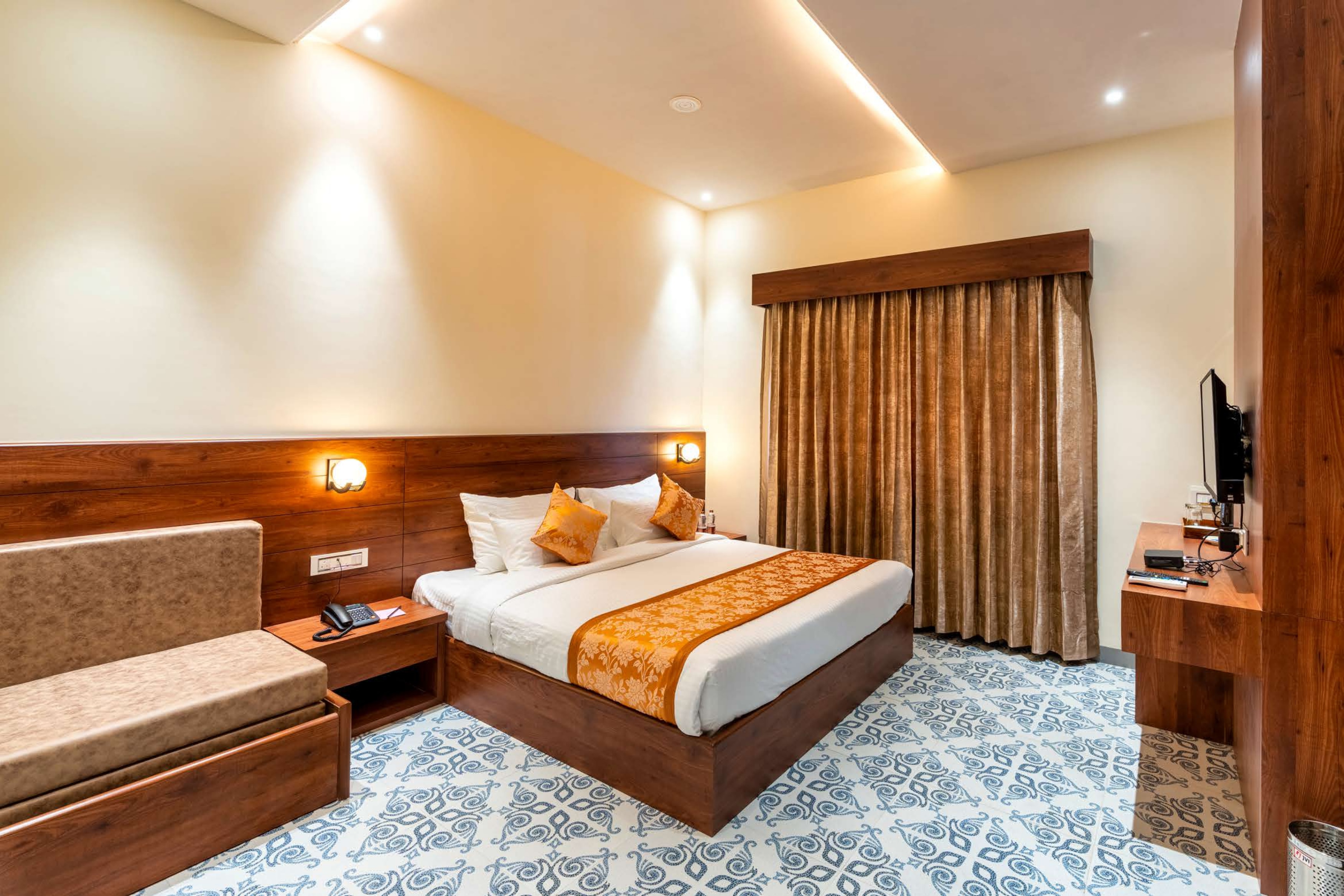 The Grand Fateh-Lake Facing Hotel - Tap to explore photos