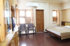 Sugandha Lodge, Solapur