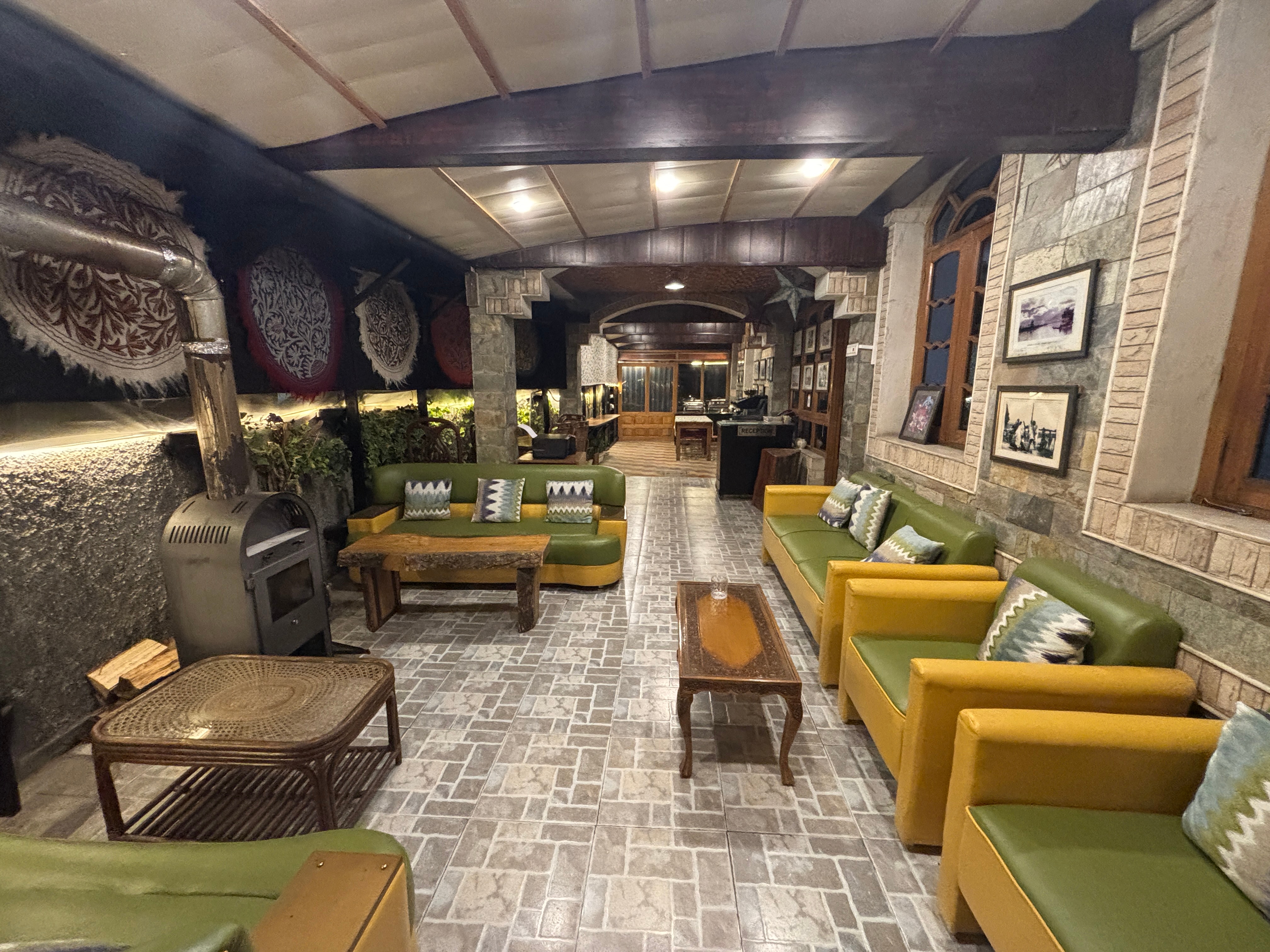 Ronak Homestay - Tap to explore photos