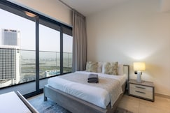 ELIVAAS Curated Classy 2B with Jacuzzi & Burj Khalifa View, دبى