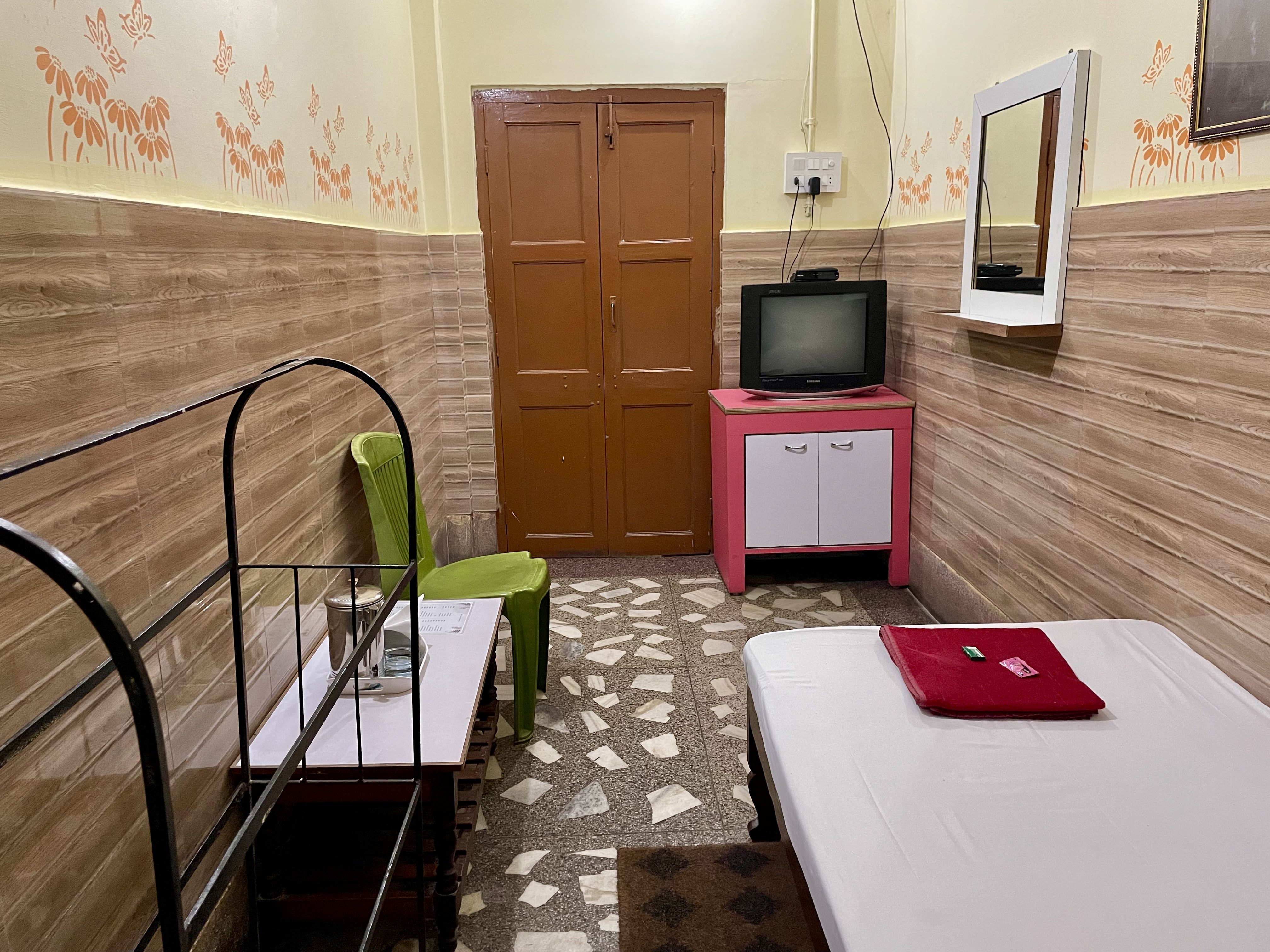 Hotel Raj - Tap to explore photos