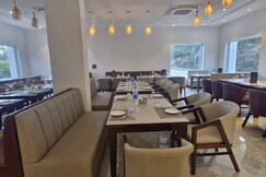 HOTEL SEA MOON, Bangana