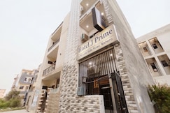 HOTEL J PRIME - Unit I - Smart & Deluxe Rooms for Families, Students, Couples, Corporates, Phagwara