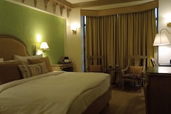 Ramada By Wyndham Mussoorie Mall Road, KALSI