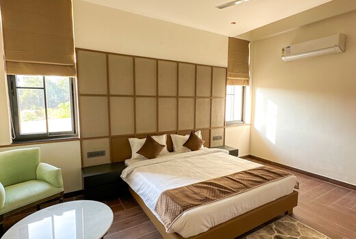 Downtown Oasis lux pool villa