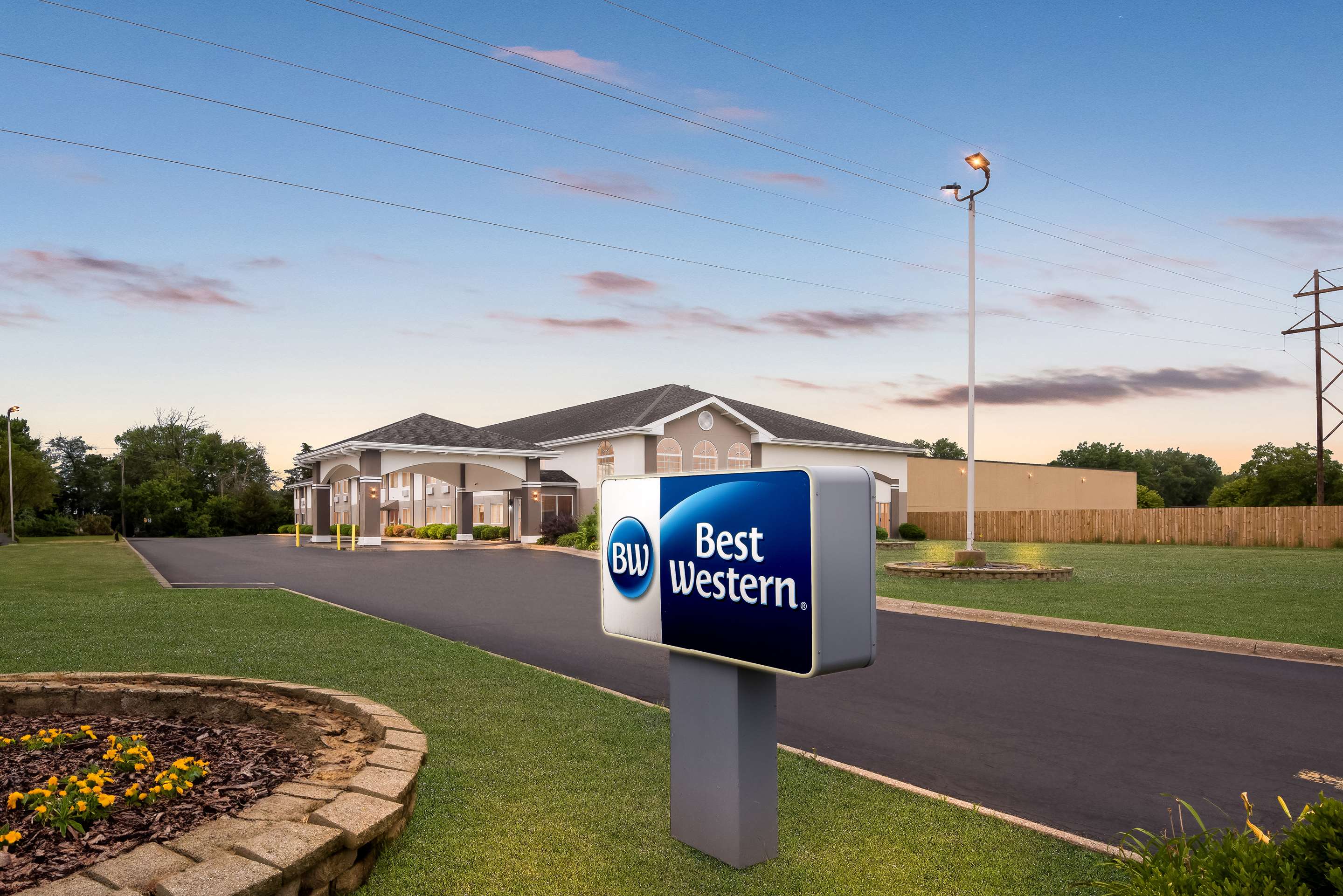 Best Western Airport Inn - Tap to explore photos