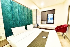 BLACKWOOD NEAR GOLDEN TEMPLE, Amritsar