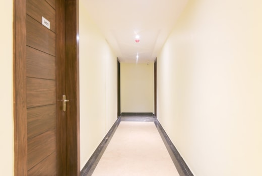 OYO 77736 Hotel Starlight