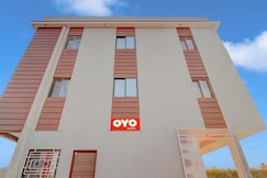 Hotel O One Plus Inn, Kamthi