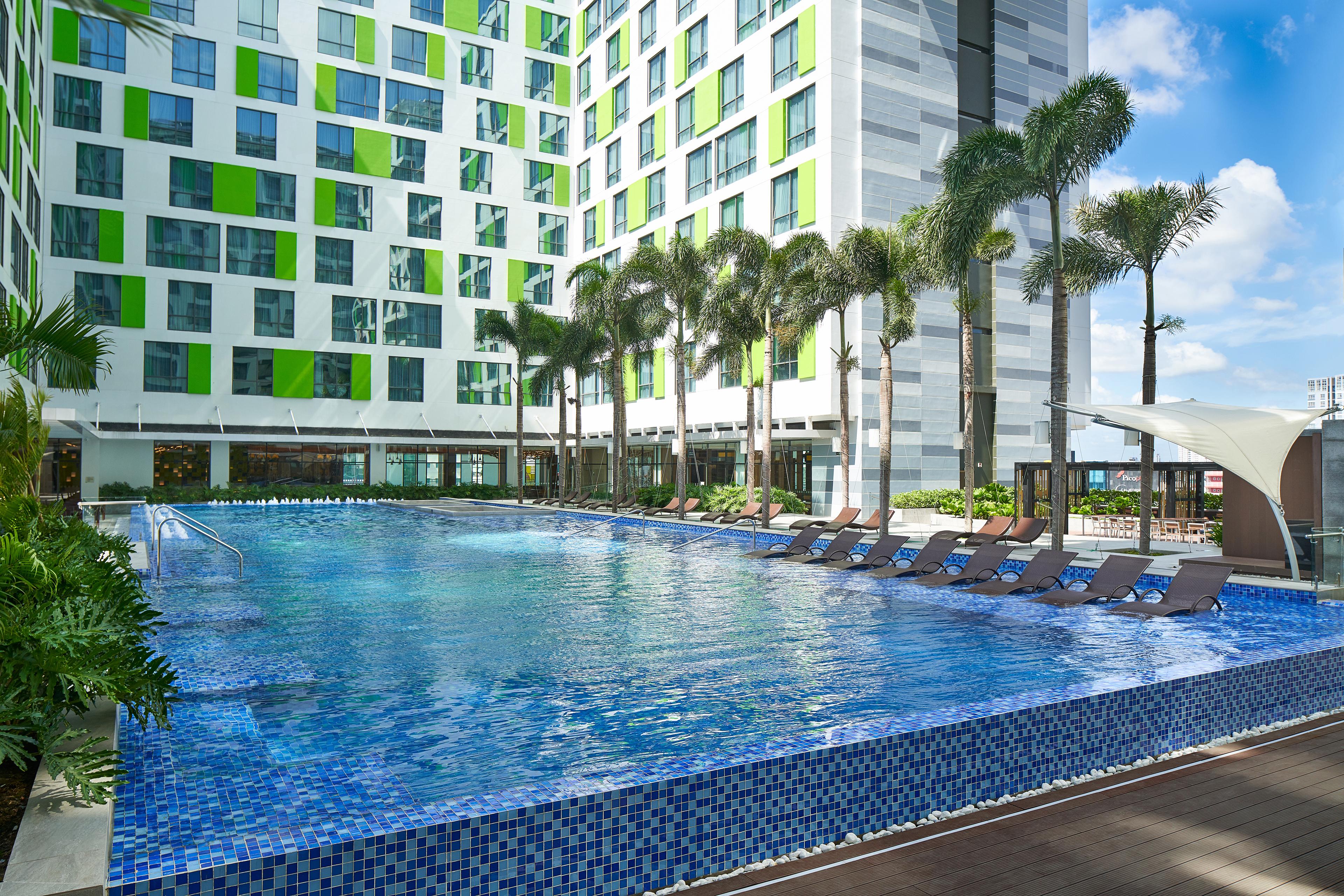 Holiday Inn & Suites Saigon Airport - Tap to explore photos