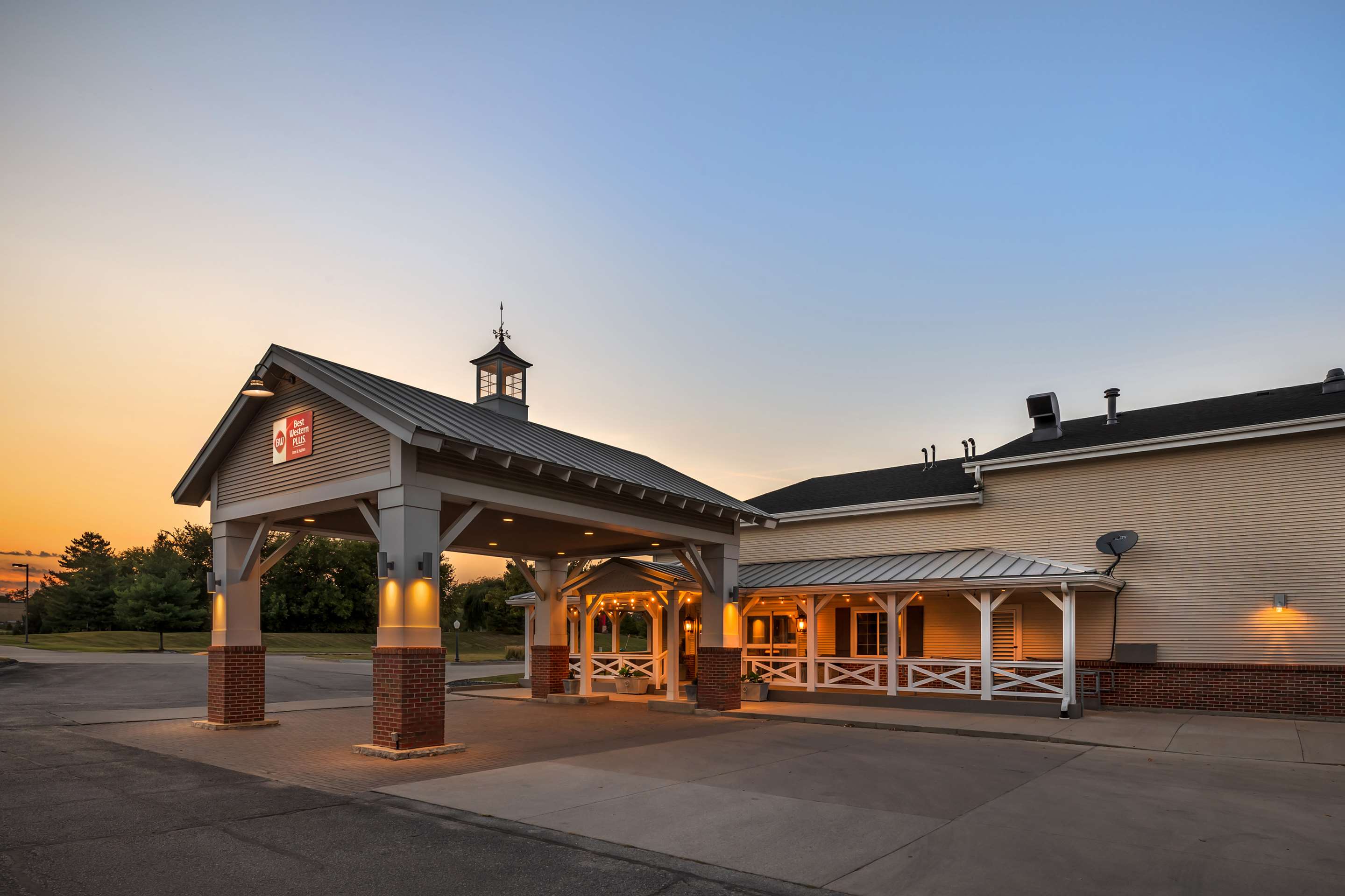 Best Western Plus University Park Inn & Suites - Tap to explore photos