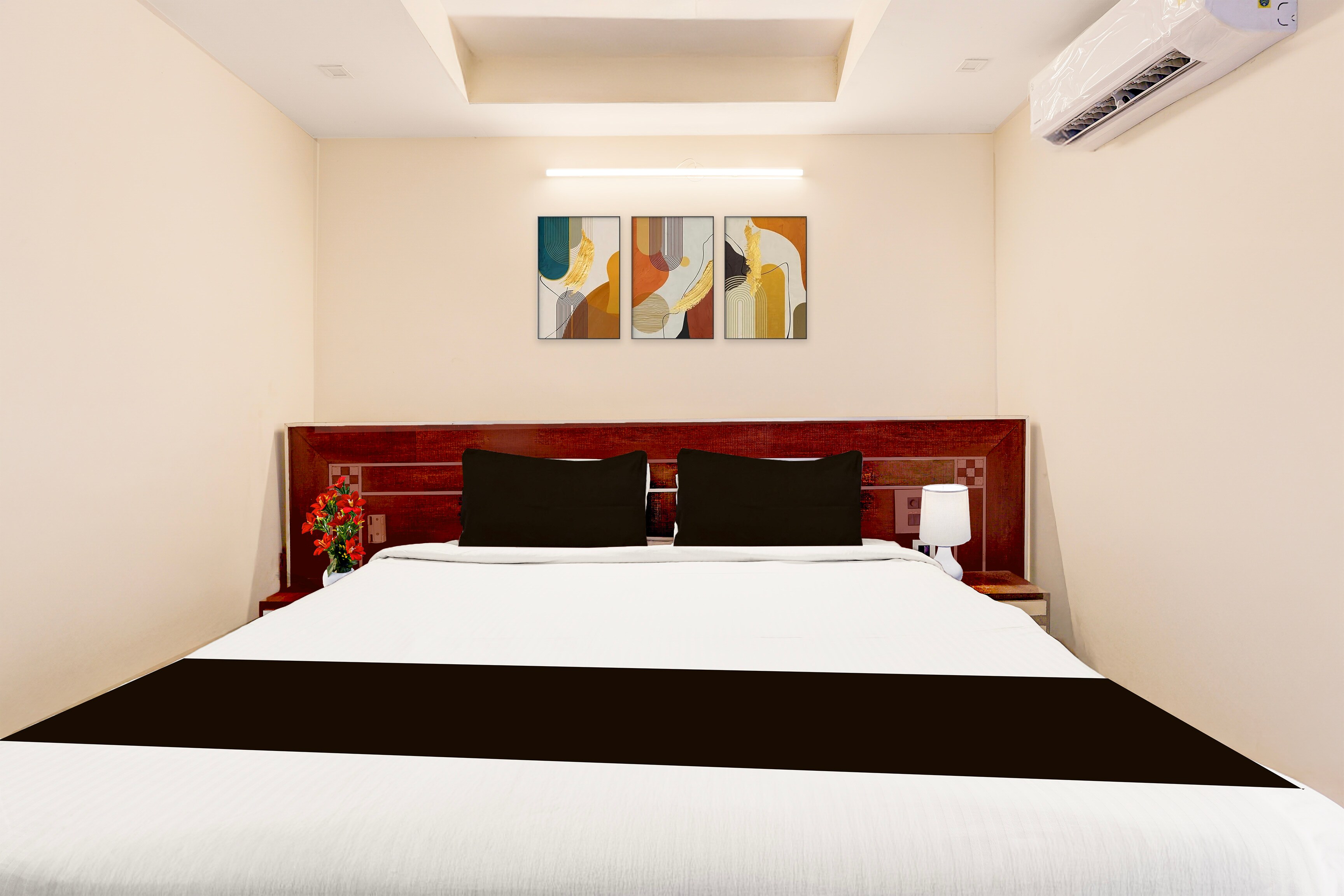 Super Townhouse Sankaramatam Road Near Diamond Park - Tap to explore photos