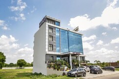 K V HOTEL, Chomu