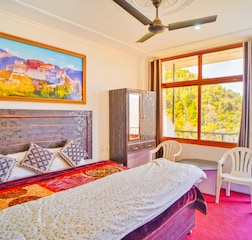 Deluxe Valley View Room