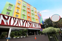 Super OYO Townhouse OAK Hotel Fiducia Pondok Gede, Jakarta