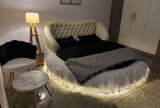 Stylish Luxurious House near Yashoobhoomi Airport