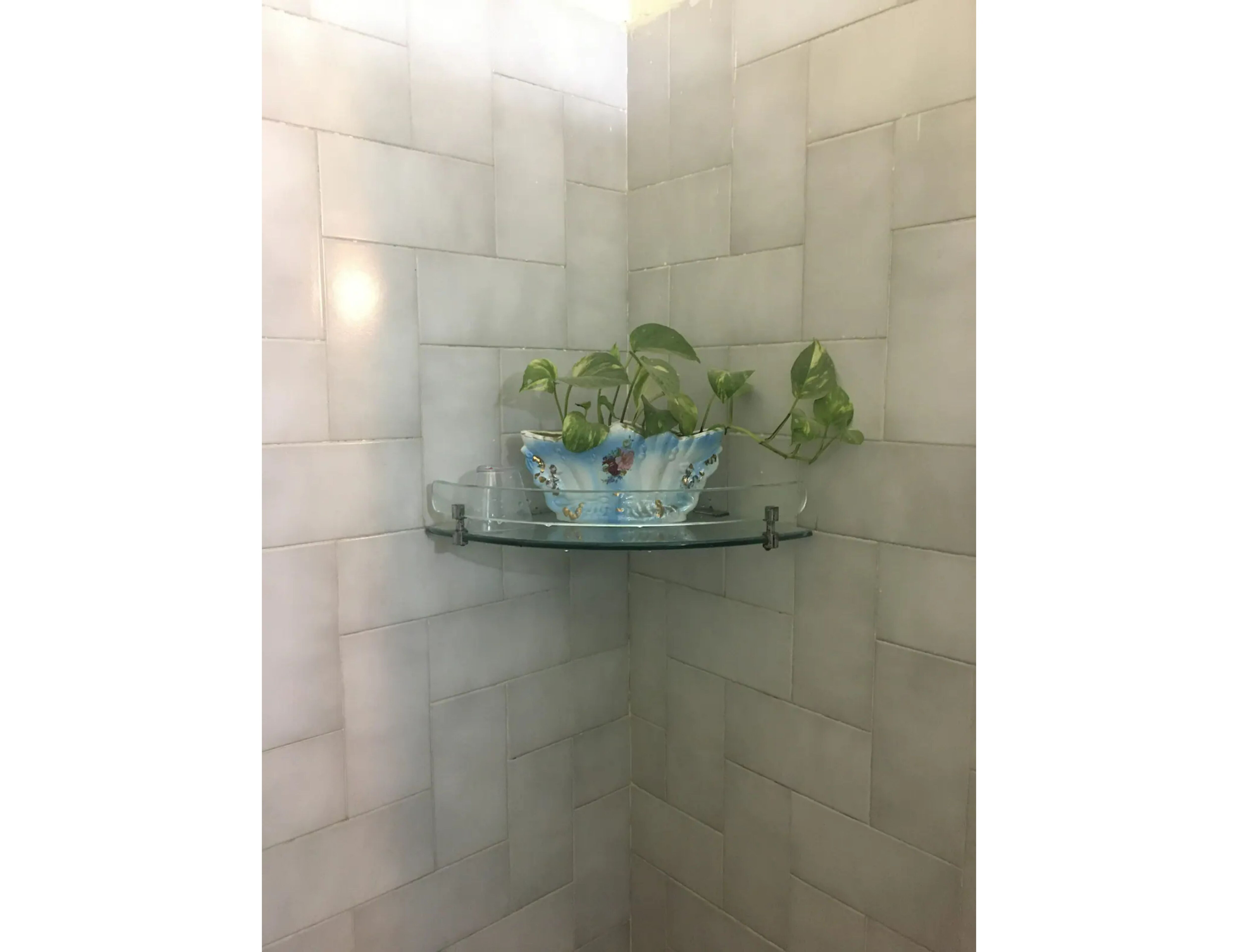 Couple Friendly Room in quiet area of South Delhi - Tap to explore photos