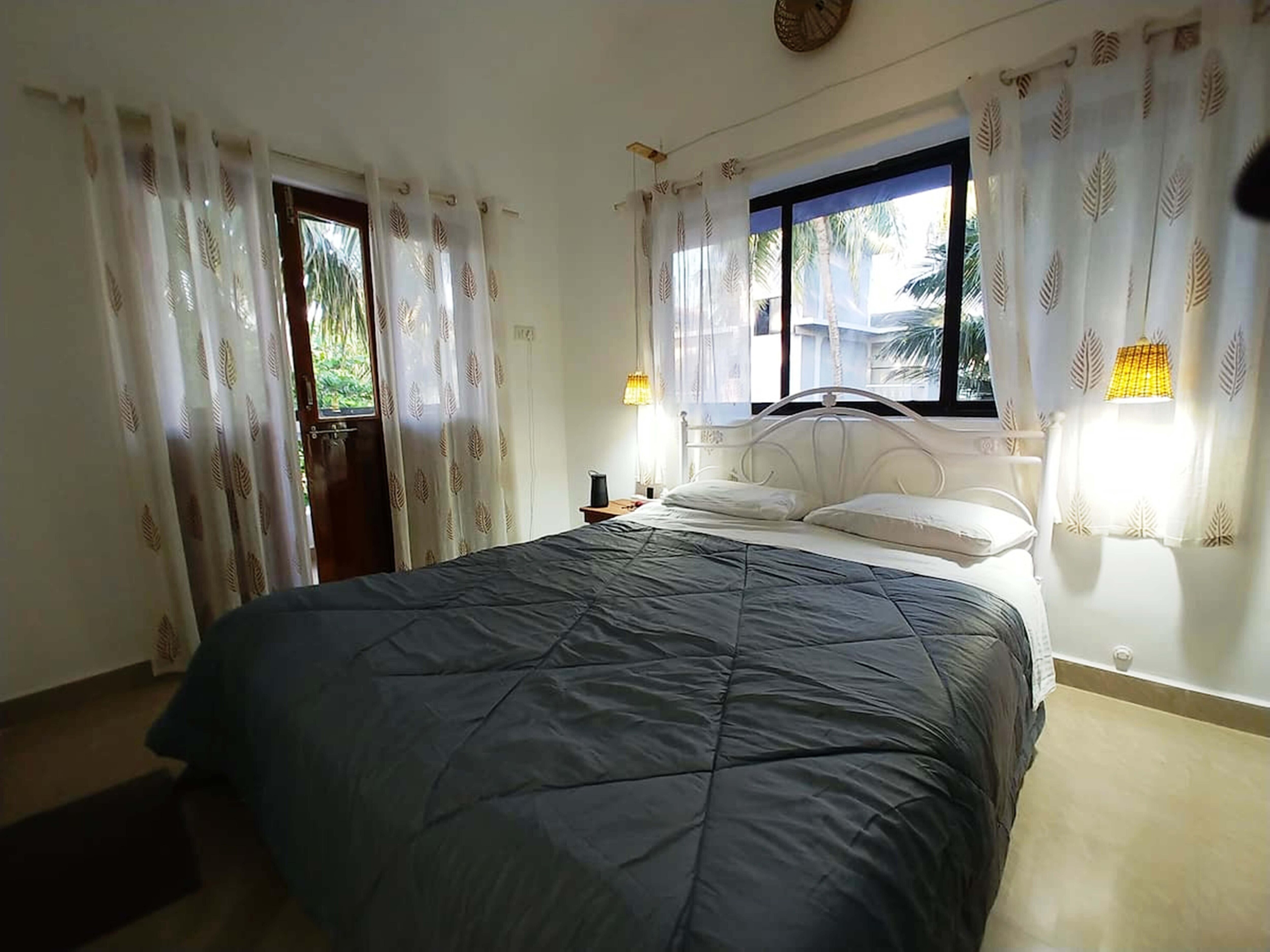 Lorenzos BeachBoho The eagle seaview flat 2BHK - Tap to explore photos