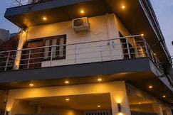 Azylo Stays Comfortable AC Rooms with Balcony, Manesar