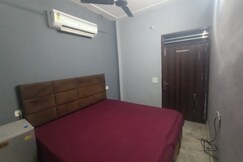 MOON LINE HOMESTAY - Private Deluxe Rooms - For Parents, Families, Students, Couples, Corporates, Phagwara